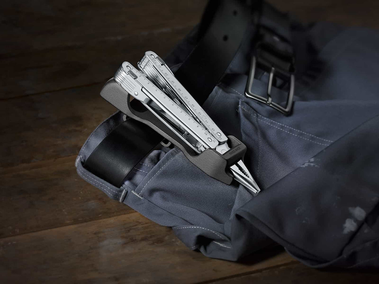Victorinox Swisstool X mit Kunststoffhalter