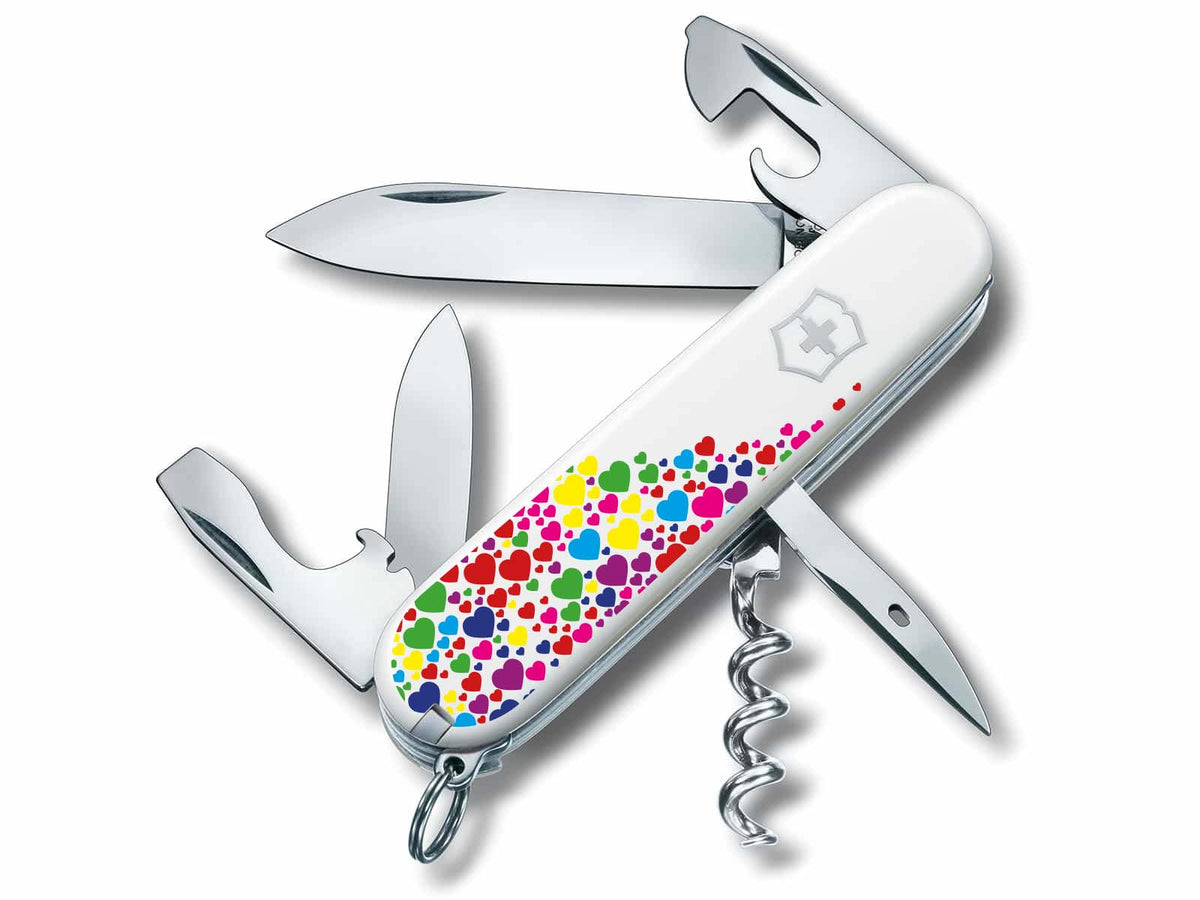 Victorinox Spartan mit regenbogenfarbene Herzen by MTM